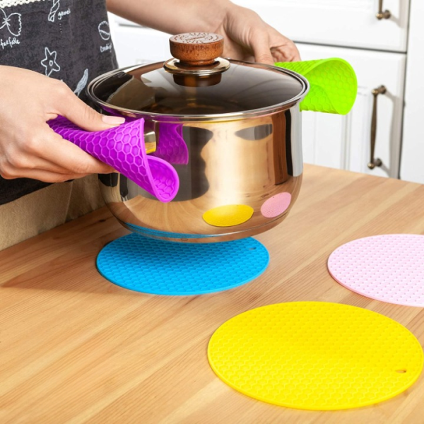 Multifunction Heat Resistant Silicone Matt (Random Colour)